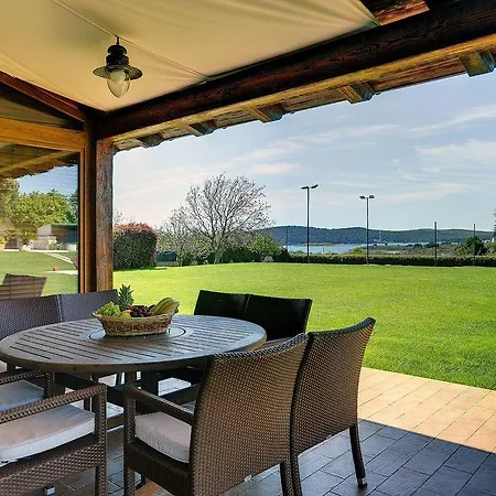 Sunny Flowers Villa Pomer